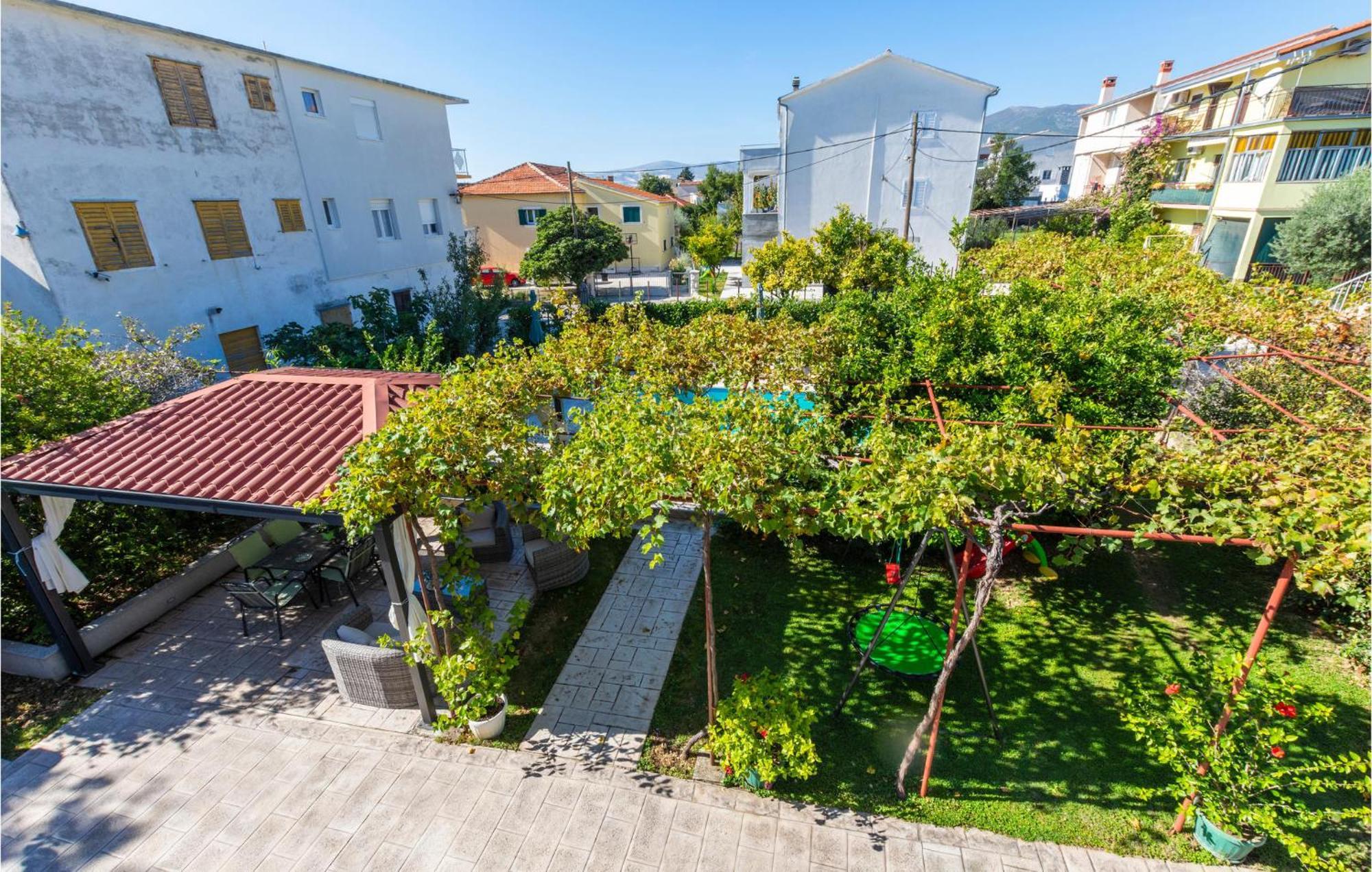 Lovely Apartment In Kastel Stari With Kitchen Kaštela Exterior foto